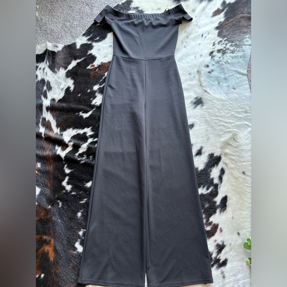 Worn once. Lulus off the shoulder jumpsuit. 32 inch inseam - Picture 2 of 3